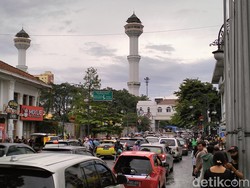 Kawasan Asia Afrika Bandung Mulai Dipadati Wisatawan Jelang Tahun Baru