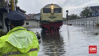 Semarang Banjir, Perjalanan Kereta Api Terganggu - Beat Lyzer