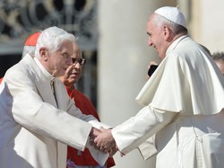 Paus Emeritus Benediktus Dimakamkan 5 Januari, Dipimpin Paus Fransiskus