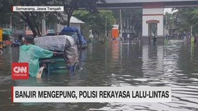 VIDEO: Banjir Mengepung Semarang, Polisi Rekayasa Lalu-Lintas