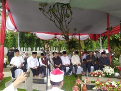 PDIP Gelar Tahlilan Taufiq Kiemas Ultah Ke-80 di TMP Kalibata
