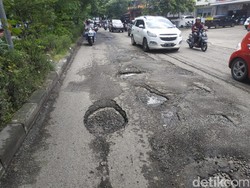 Pemprov Sulsel Akan Tambal Sulam Jalan Hertasning Makassar yang Rusak Parah