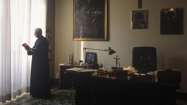 Paus Benediktus XVI bakal dimakamkan di Gua Vatikan yang berada di bawah gereja Santo Petrus usai melalui prosesi upacara pemakaman pada Kamis (5/1).
