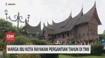 img-title VIDEO: Warga Ibu Kota Rayakan Pergantian Tahun di TMII