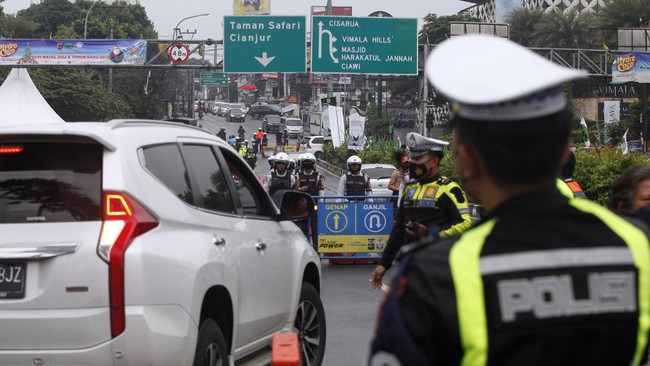 Polisi memberlakukan ganjil-genap kendaraan mulai Jumat (20/1) hingga Senin (23/1) untuk mengantisipasi kepadatan di libur Imlek.