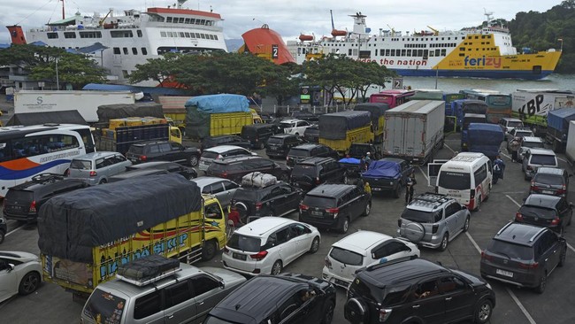 Polri menyebut lewat penyiagaan Pelabuhan Indah Kiat diharapkan nantinya tidak akan ada lagi antrean pemudik seperti yang terjadi pada tahun sebelumnya.