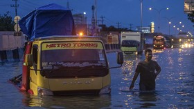 FOTO: Banjir Rendam Jalur Pantura