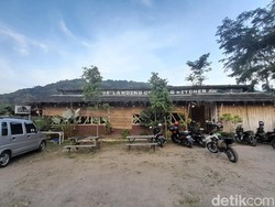 Serunya Nongkrong di Kafe dengan Pemandangan Alam Sumedang