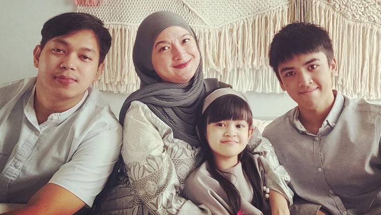 Keluarga Andhara Early dan Bugi Ramadhana Keluarga Andhara Early dan Bugi Ramadhana