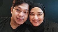 <p>Pasangan ini jarang terseret gosip miring, Bunda. Keduanya tetap harmonis meski jarang mengumbar kemesraan di media sosial. (Foto: Instagram @andharaearly)</p>