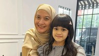 <p>Sementara itu putri kecilnya, Ghamila menjelma menjadi anak yang cantik. Ghamila lahir pada 2015 lalu dan sudah berusia 7 tahun, nih. (Foto: Instagram @andharaearly)<br /><br /><br /></p>