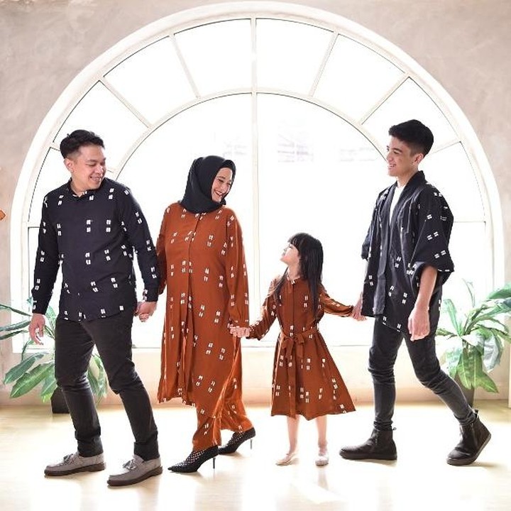 <p>Saat ini usia pernikahan Andhara Early dan Bugi Ramadhana sudah mencapai 11 tahun. Meski begitu, keduanya tetap langgeng dan harmonis serta jauh dari kabar miring. (Foto: Instagram @andharaearly)<br /><br /><br /></p>