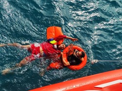 Kapal Angkut 13 Orang di Perairan Seget Sorong Tenggelam, 8 Korban Selamat