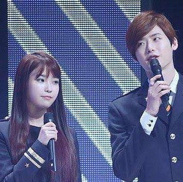 Resmi Pacaran, 7 Foto Lawas Lee Jong Suk & IU Jadi MC Acara Musik Disorot