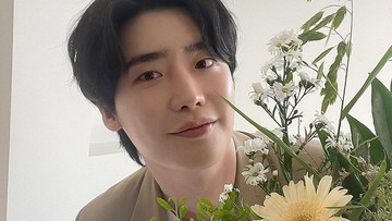 Lee Jong Suk Tepis Isu Putus dengan IU gegara Pakai Barang Ini