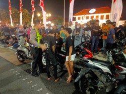 Malam Tahun Baru di Surabaya: Puluhan Pemotor Kena Teguran-Minim Kecelakaan