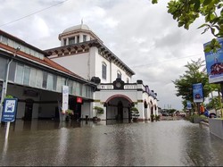 Semarang Banjir, 10 Perjalanan KA Ubah Rute-4 Dibatalkan