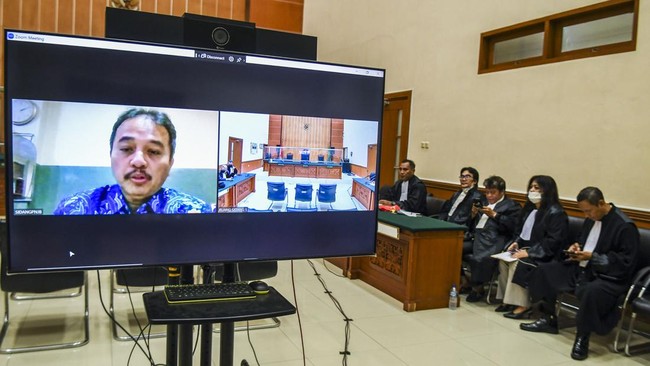 Bareskrim Polri mulai mengusut kasus dugaan penyebaran hoaks oleh Roy Suryo terkait penggunaan ear feeder oleh Cawapres Gibran Rakabuming dalam debat.