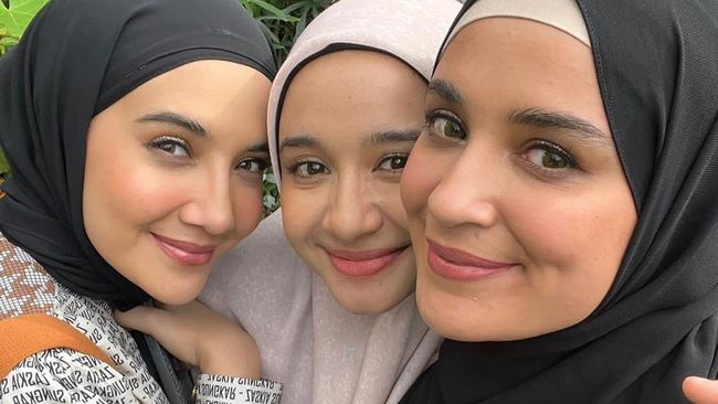 10 Nama Artis Indonesia Berdarah Minang yang Unik dan Inspiratif