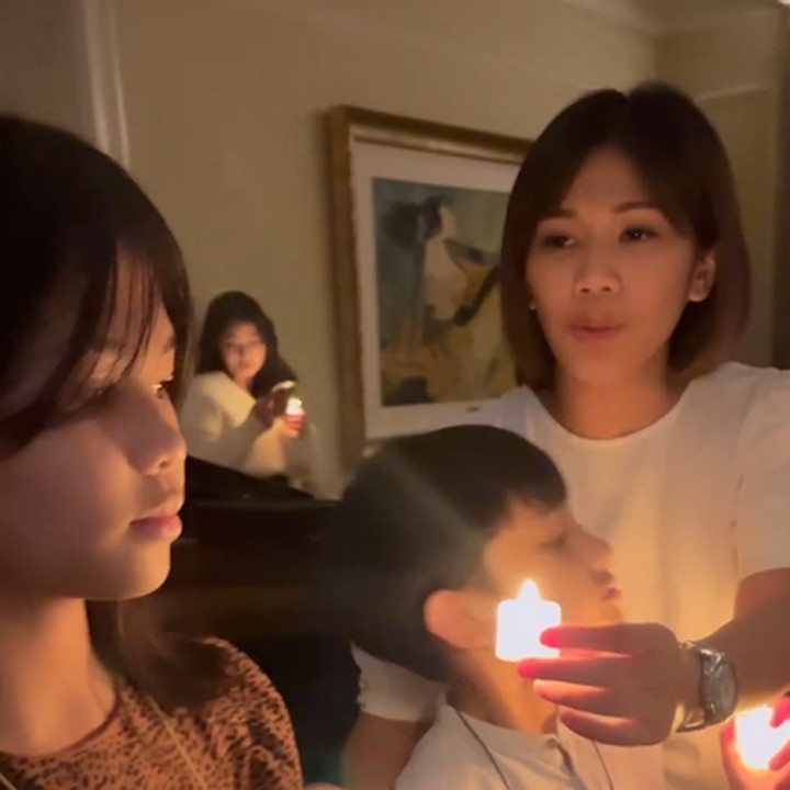 <p>Putri sulungnya kini berusia 10 tahun. Naya pun tumbuh menjadi gadis remaja yang menawan, ia memiliki senyum manis seperti kedua orang tuanya, nih. (Foto: Instagram @benjoshua_r) <br /><br /><br /></p>