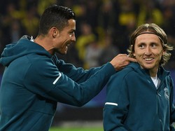 Real Madrid's forward from Portugal Cristiano Ronaldo (L) and Real Madrid's midfielder from Croatia Luka Modric joke around prior to the UEFA Champions League Group H football match BVB Borussia Dortmund v Real Madrid in Dortmund, western Germany on