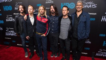 img-title Foo Fighters Pilih Maju Terus Tanpa Taylor Hawkins