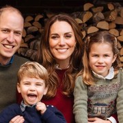 Inspirasi Gaya Kembaran Kate Middleton dan Putri Charlotte untuk Outfit Liburan