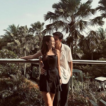 7 Gaya Pacaran Junior Roberts & Sandrinna Michelle Disebut Terlalu Dewasa