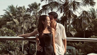7 Gaya Pacaran Junior Roberts & Sandrinna Michelle Disebut Terlalu Dewasa