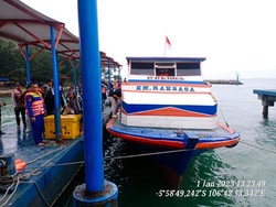 Mesin Mati, Kapal Berpenumpang 65 Orang Terombang-ambing di Kep Seribu