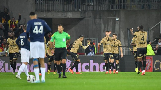 Paris Saint Germain menelan kekalahan pertama di Ligue 1 musim ini. PSG tumbang di hadapan tuan rumah Lens, Senin (2/1) dini hari WIB.