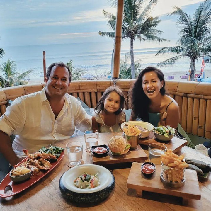 <p>Lia Waode pernah bermain dalam acara komedi <em>Lenong Bocah</em>. Ia juga membintangi beberapa film Indonesia, salah satunya <em>Suster Ngesot</em>. (Foto: Instagram @liawaode)</p>