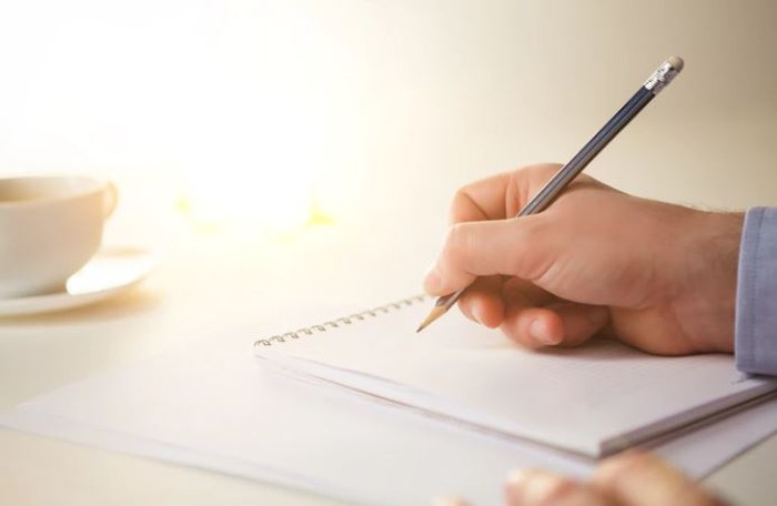 Jika kamu menulis huruf X dari kiri atas ke kanan bawah, lalu dilanjutkan dengan kiri bawah ke kanan atas, kamu adalah sosok yang unik. Kamu sering memikirkan hal-hal yang berbeda dari orang lain.