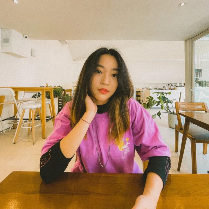 <p>Adik aktor Bio One ini masih aktif di dunia hiburan. Meski jarang tampil di layar kaca, namun ia masih berakting dan membintangi web series. (Foto: Instagram @nonaberlian14)<br /><br /><br /></p>