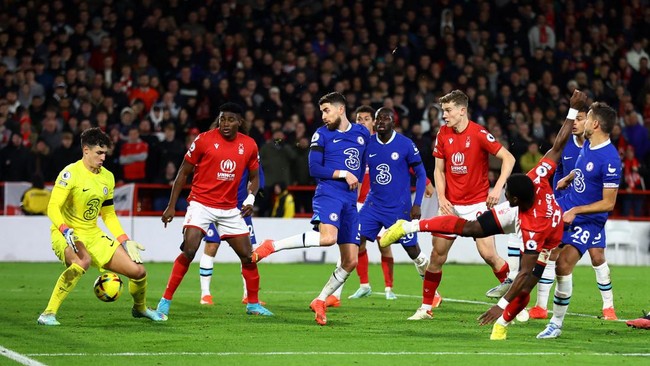 Chelsea harus puas bermain imbang ketika bertandang ke markas Nottingham Forest, City Ground, dalam laga Liga Inggris, Minggu (1/1).