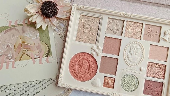 BeauPicks: Tampilkan Kemasan Bergaya Vintage nan Mewah, Intip Yuk COLORROSE Eyeshadow Compact