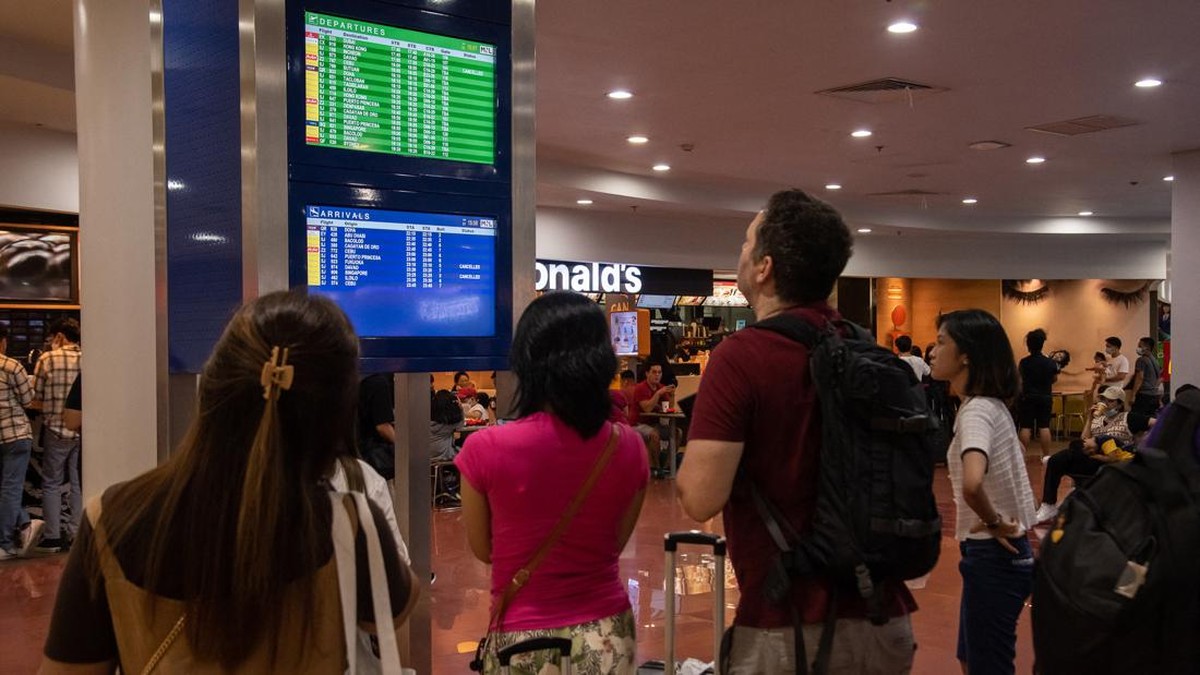 FOTO: Ribuan Pelancong Tertahan di Bandara Filipina