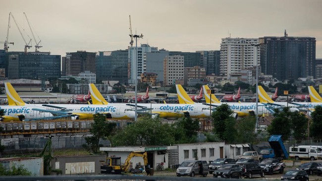 Filipina menerapkan siaga tinggi di 42 bandara komersial usai seseorang mengirim ancaman teror bom di pesawat dan bandara.