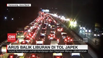 img-title VIDEO: Ribuan Kendaraan Memenuhi Jalur Jalur Tol Cikampek Arah Jakarta