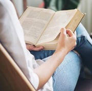 5 Rutinitas Malam Hari untuk Meredakan Stres dan Bikin Bahagia, Yuk Jadikan Kebiasaan Sehat di Tahun yang Baru