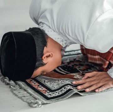 Hukum Melaksanakan Sholat Tarawih 4 Rakaat Sekali Salam Menurut Hadis