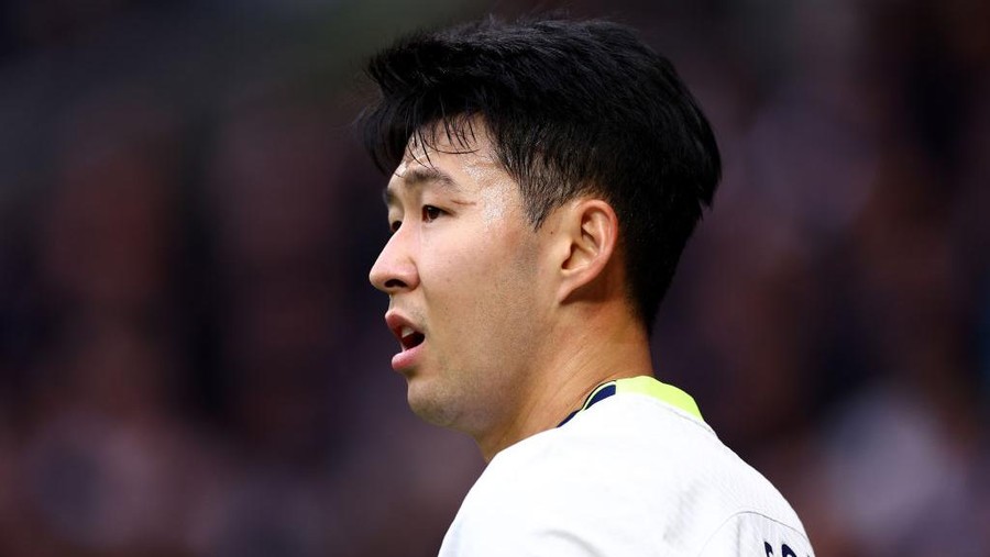 LONDON, ENGLAND - JANUARY 01: Heung-Min Son of Tottenham Hotspur looks on without his mask during the Premier League match between Tottenham Hotspur and Aston Villa at Tottenham Hotspur Stadium on January 01, 2023 in London, England. (Photo by Clive Rose/Getty Images)