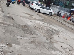 Jalan 72 Sumur Resapan Jakpus Rusak, Perbaikan Tunggu Saluran Air Selesai