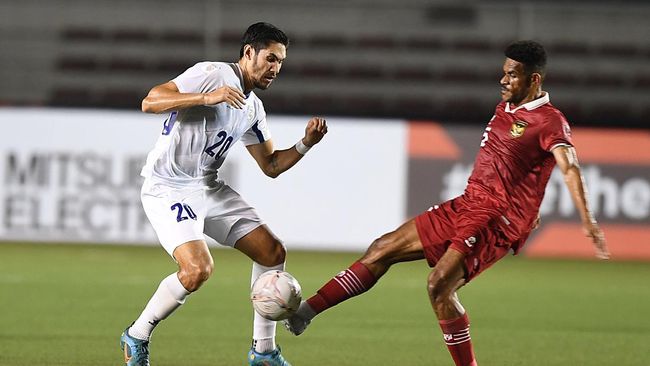 Shin Tae Yong menunjukkan raut kecewa setelah Ricky Kambuaya terlalu egois dengan mengabaikan Ilija Spasojevic dalam duel Filipina vs Indonesia, Senin (2/1).