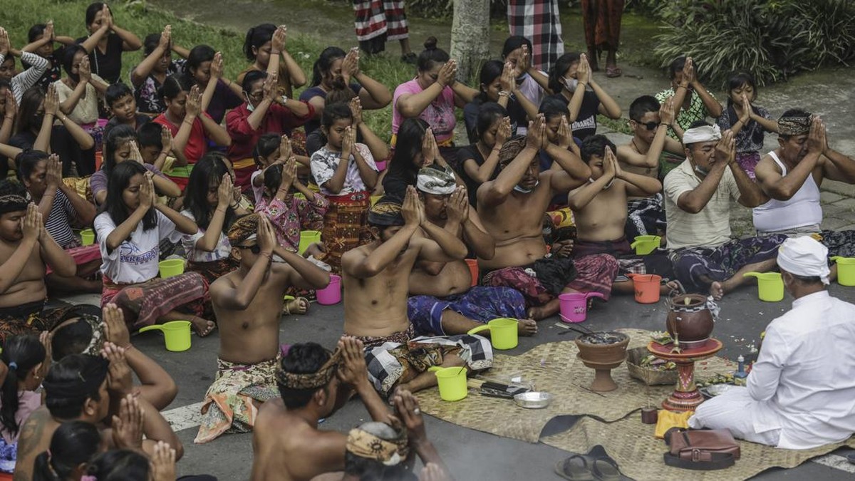 FOTO: Menyatu dan Hidup dalam Perang Air Siat Yeh di Bali