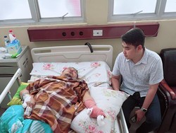 Dokter Sambung Tulang Jari Wabup Kaur yang Putus
