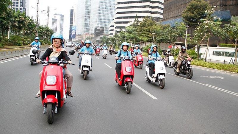 Di tengah kenaikan harga BBM, klaim motor listrik lebih hemat tentunya cukup menggiurkan bagi masyarakat.
