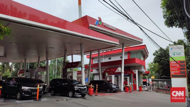 Pertamina tidak mengubah harga BBM per 1 Mei 2024 kemarin. Tapi kebijakan itu tak diikuti Shell dan BP AKR.