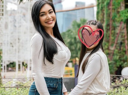 Bikin Terenyuh, Ternyata Ini Alasan Denada Tolak Donasi untuk Pengobatan Putrinya