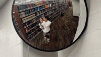 <p>Unggahan Beby Tsabina saat menjadi mahasiswa di luar negeri kerap mengundang komentar netizen. Tak sedikit yang memberikan semangat untuk dara berusia 20 tahun ini. (Foto: Instagram @bebytsabina)</p>